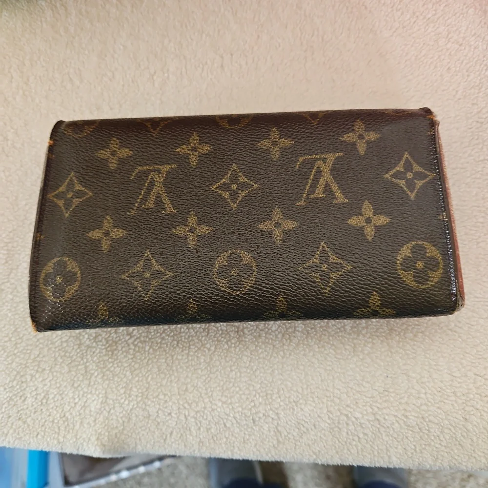 AUTHENTIC Full Inclusion Vintage Louis Vuitton Brown Monogram Sarah Long Wallet. - Picture 2 of 10